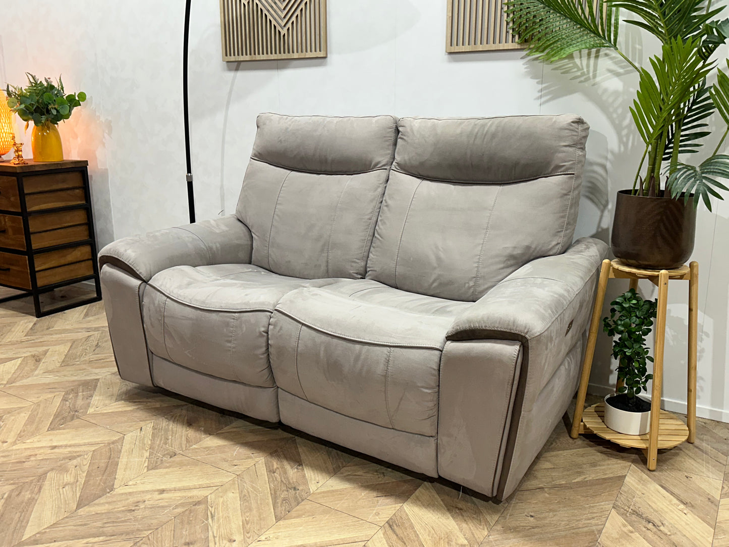 Licht Grijze 2.5-Zits Bank ~ Elektrisch Verstelbare Zittingen