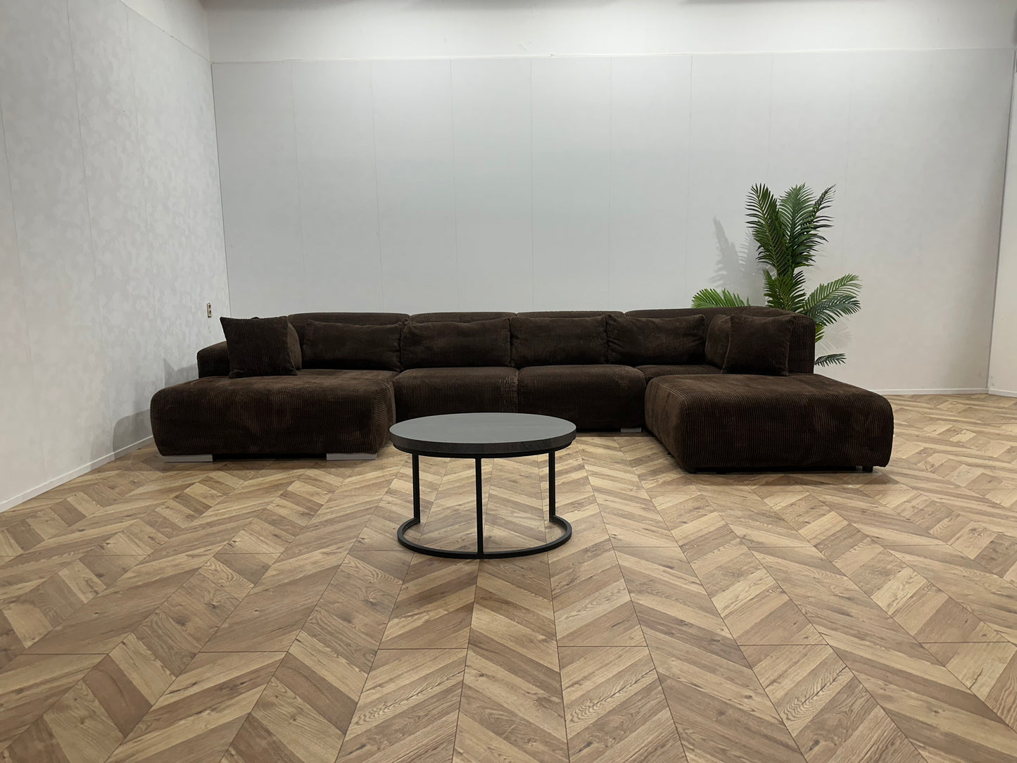 Bruine Ribstof U Bank ~ Losse Rugkussens Met Afneembare Hoezen