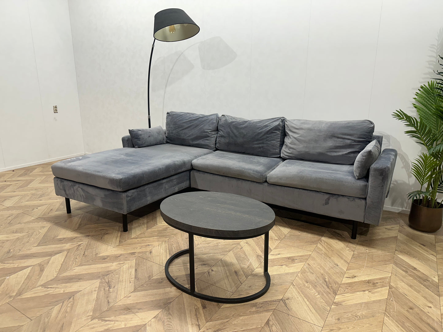 Grijze Velvet Hoekbank ~ Losse Kussens Met Afneembare Hoezen