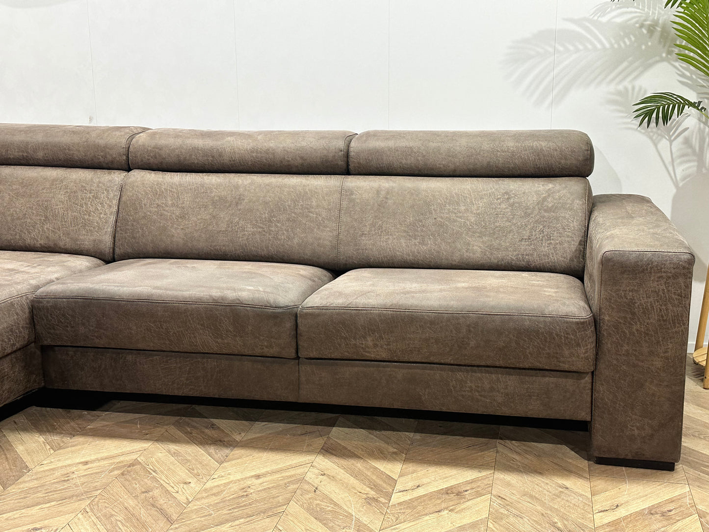 In.House Bruine Suède Stoffen Hoekbank ~ Verstelbare Hoofdsteunen