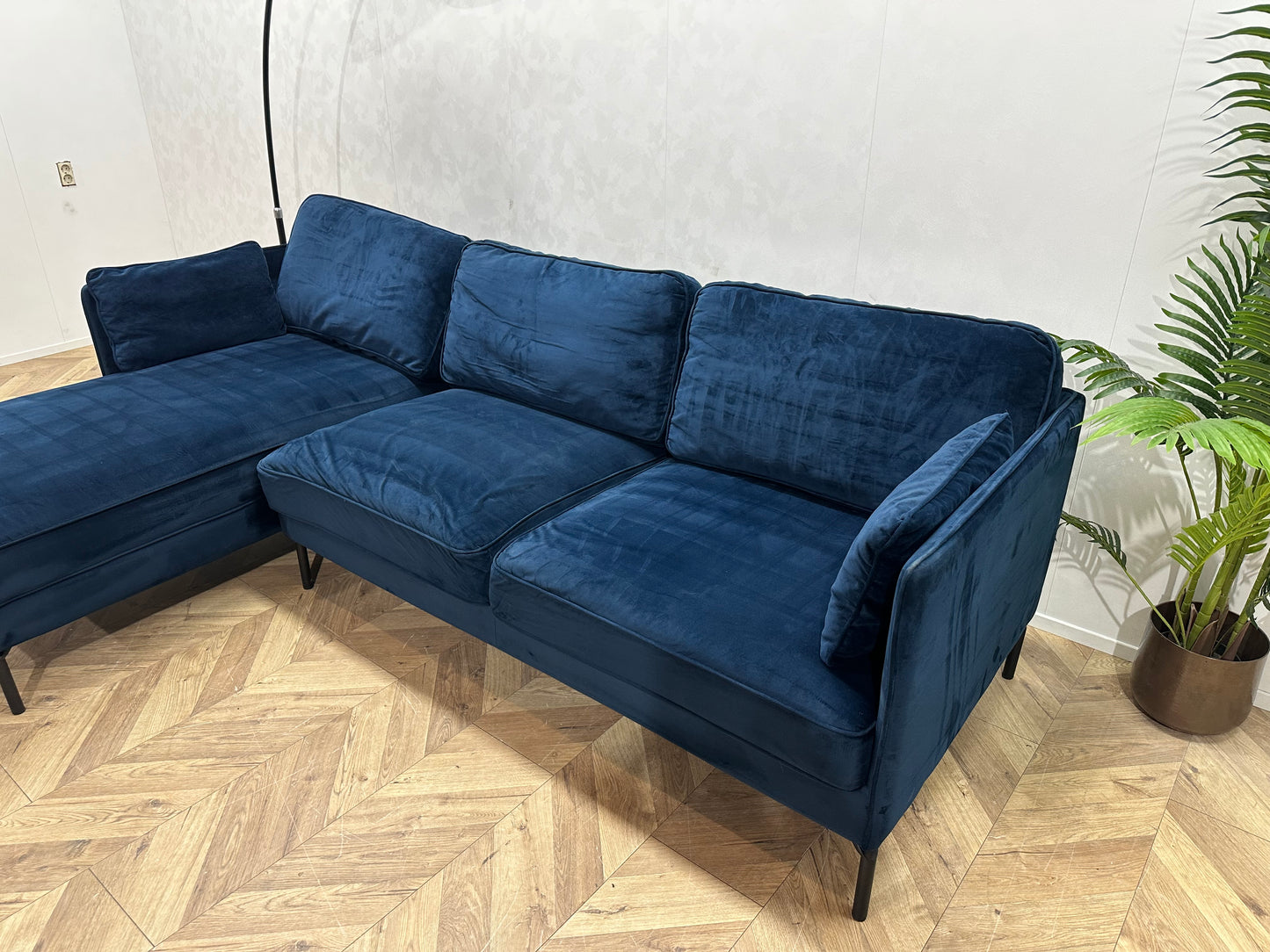 Donker Blauwe Velvet Hoekbank ~ Losse Rugkussens Met Afneembare Hoezen