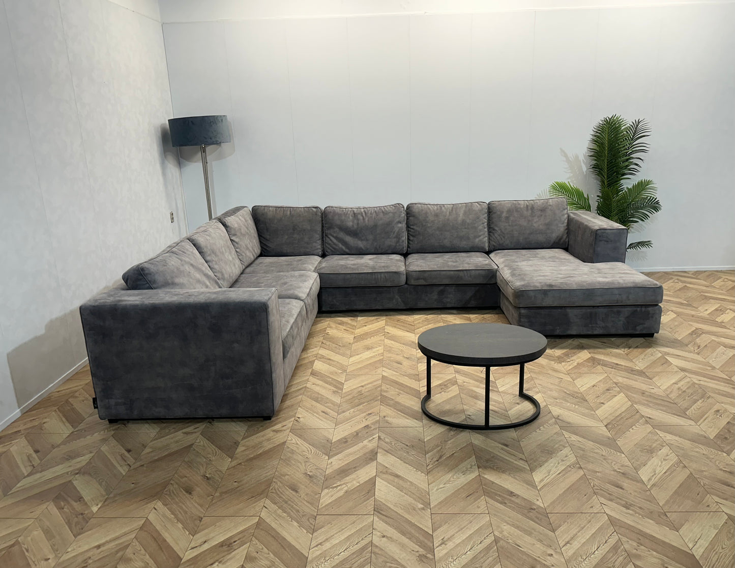 Room108 Grijze Ruime Velvet U Bank ~ Nieuwstaat