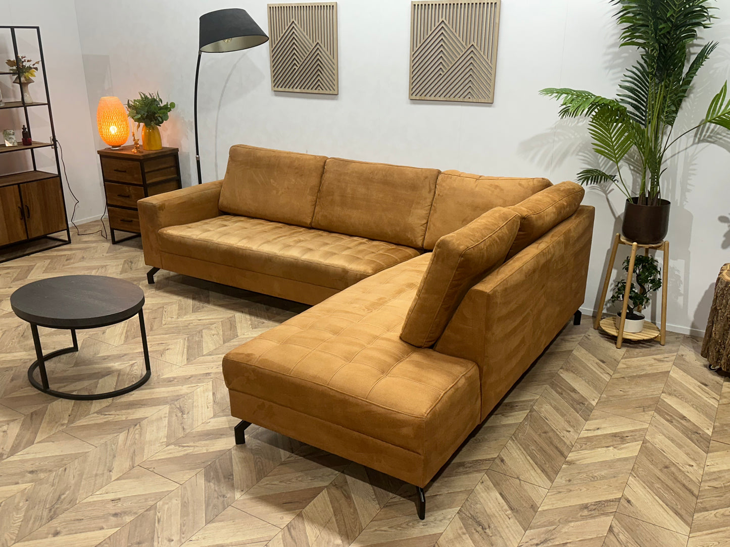 Cognac Bruine Suède Stoffen Hoekbank ~ Losse Rugkussens Met Afneembare Hoezen