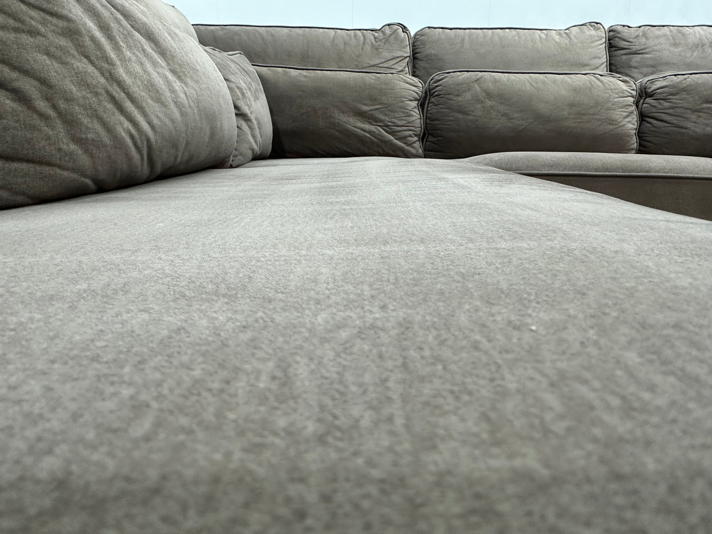 Bruine Velvet Hoekbank ~ Losse Kussens Met Afneembare Hoezen