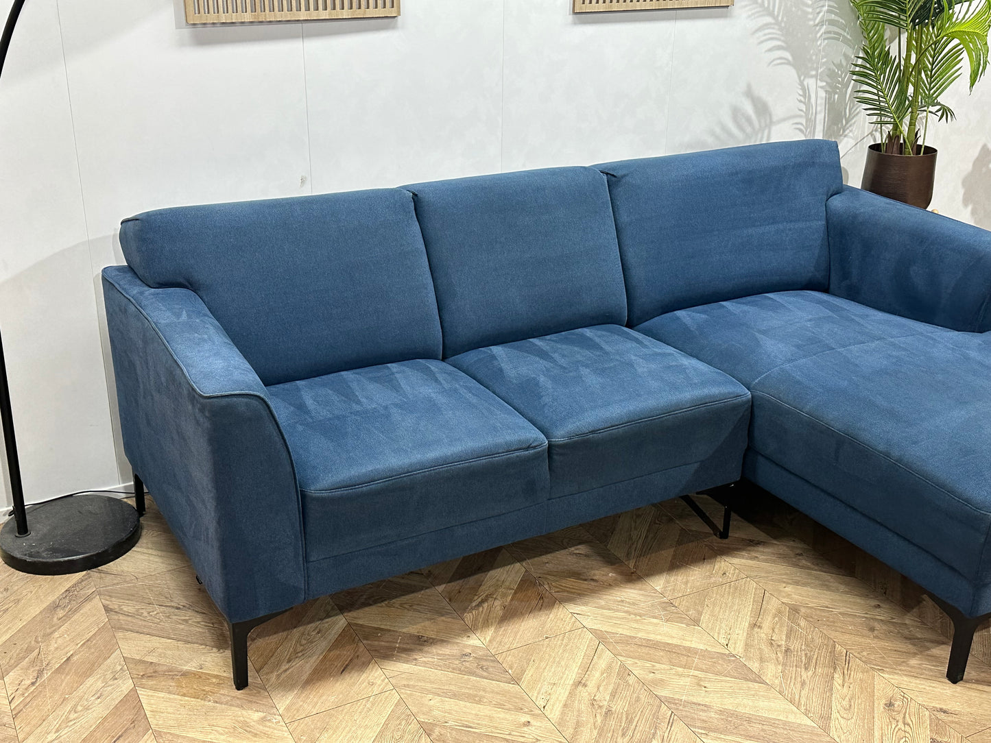Montèl Blauwe Suède Stoffen Hoekbank ~ Vaste Kussens