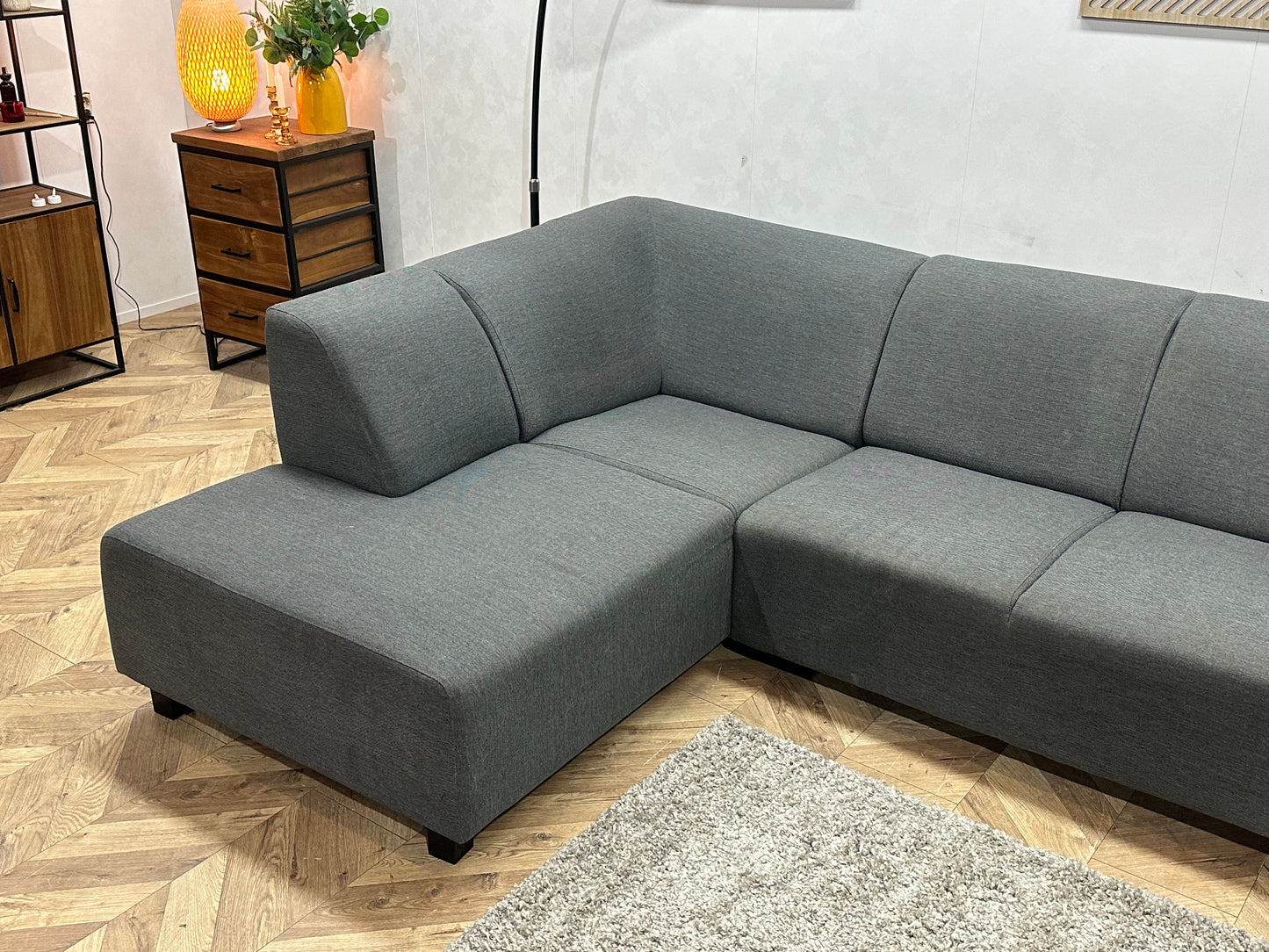 Grijze Hoekbank ~ Vaste Kussens