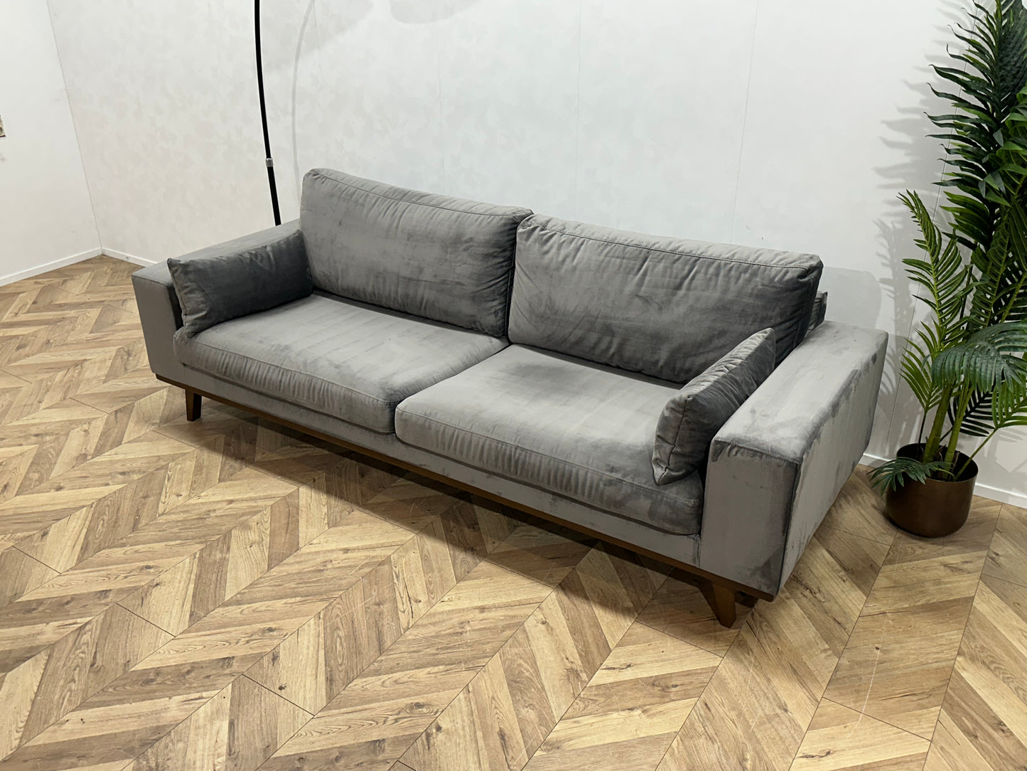 Grijze Velvet 2.5-Zits Bank ~ Losse Kussens Met Afneembare Hoezen