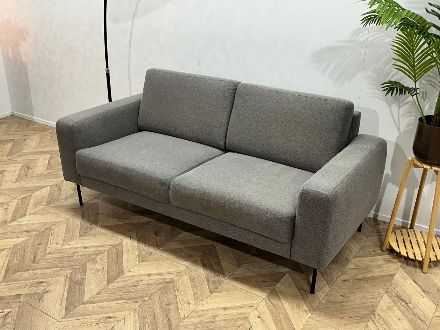 Grijze 2.5-Zits Bank ~ Losse Rugkussens Met Afneembare Hoezen