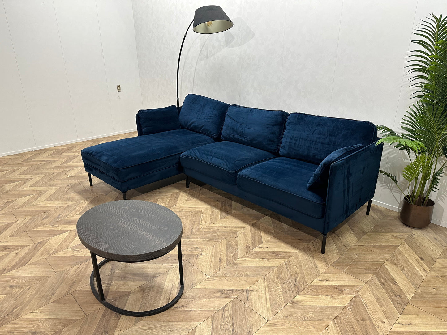 Donker Blauwe Velvet Hoekbank ~ Losse Rugkussens Met Afneembare Hoezen