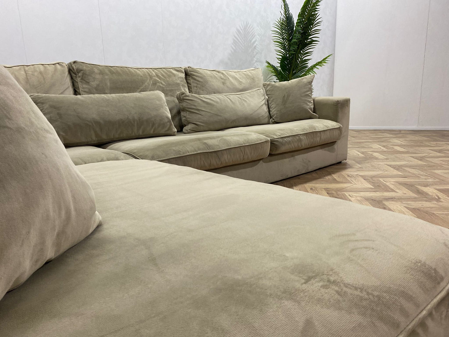 Crème Velvet Ruime Hoekbank ~ Nieuwstaat