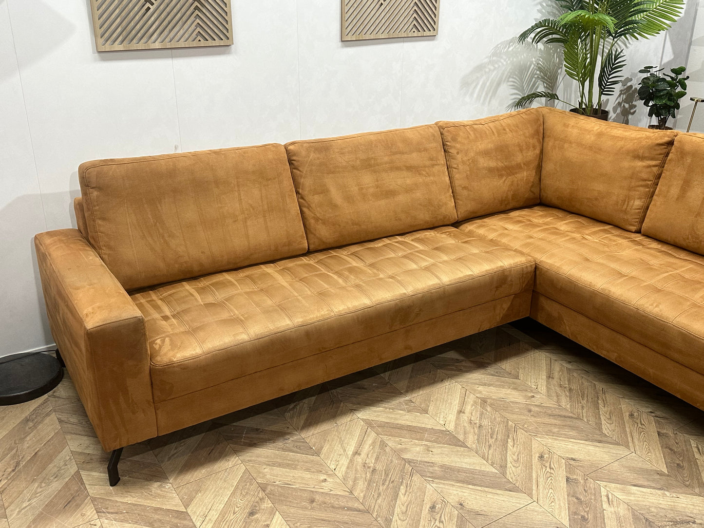 Cognac Bruine Suède Stoffen Hoekbank ~ Losse Rugkussens Met Afneembare Hoezen