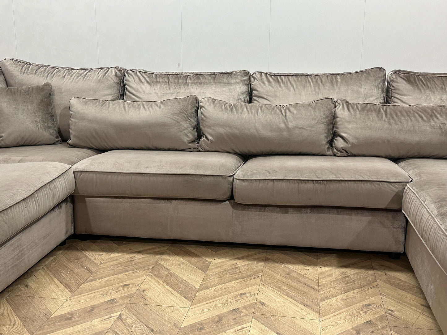 Grijze Ruime Velvet U Bank ~ Losse Kussens Met Afneembare Hoezen