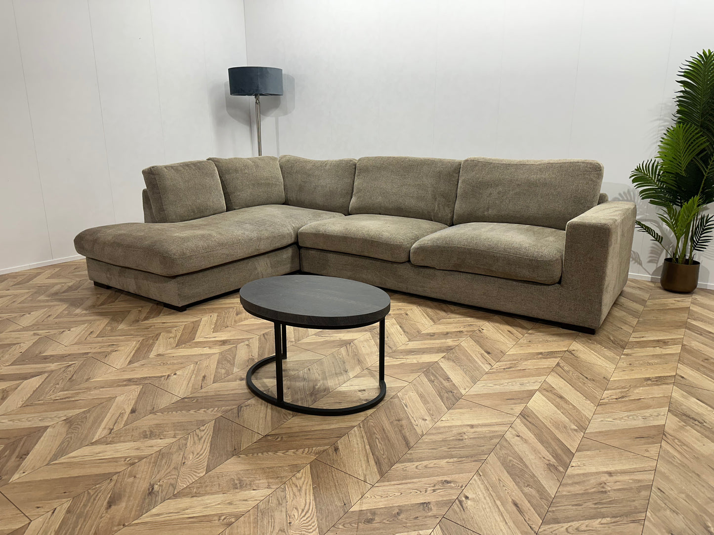 Ruime Beige Hoekbank ~ Losse Kussens Met Afneembare Hoezen