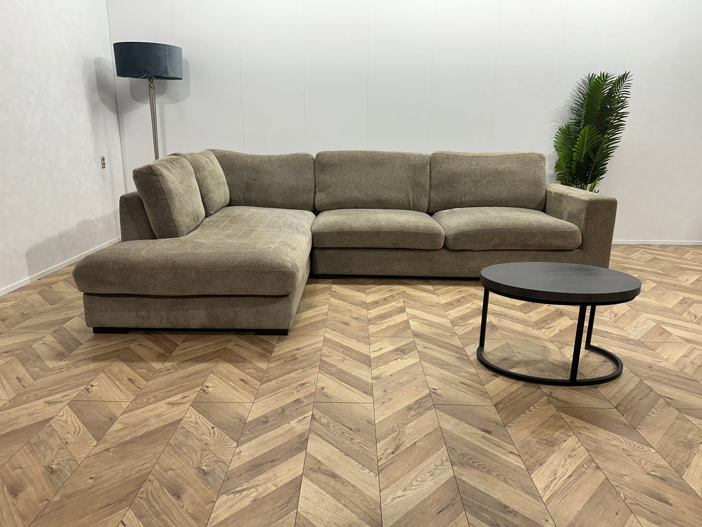 Ruime Beige Hoekbank ~ Losse Kussens Met Afneembare Hoezen