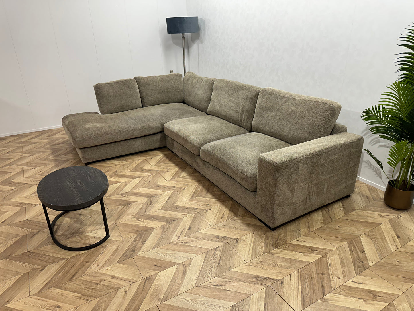 Ruime Beige Hoekbank ~ Losse Kussens Met Afneembare Hoezen