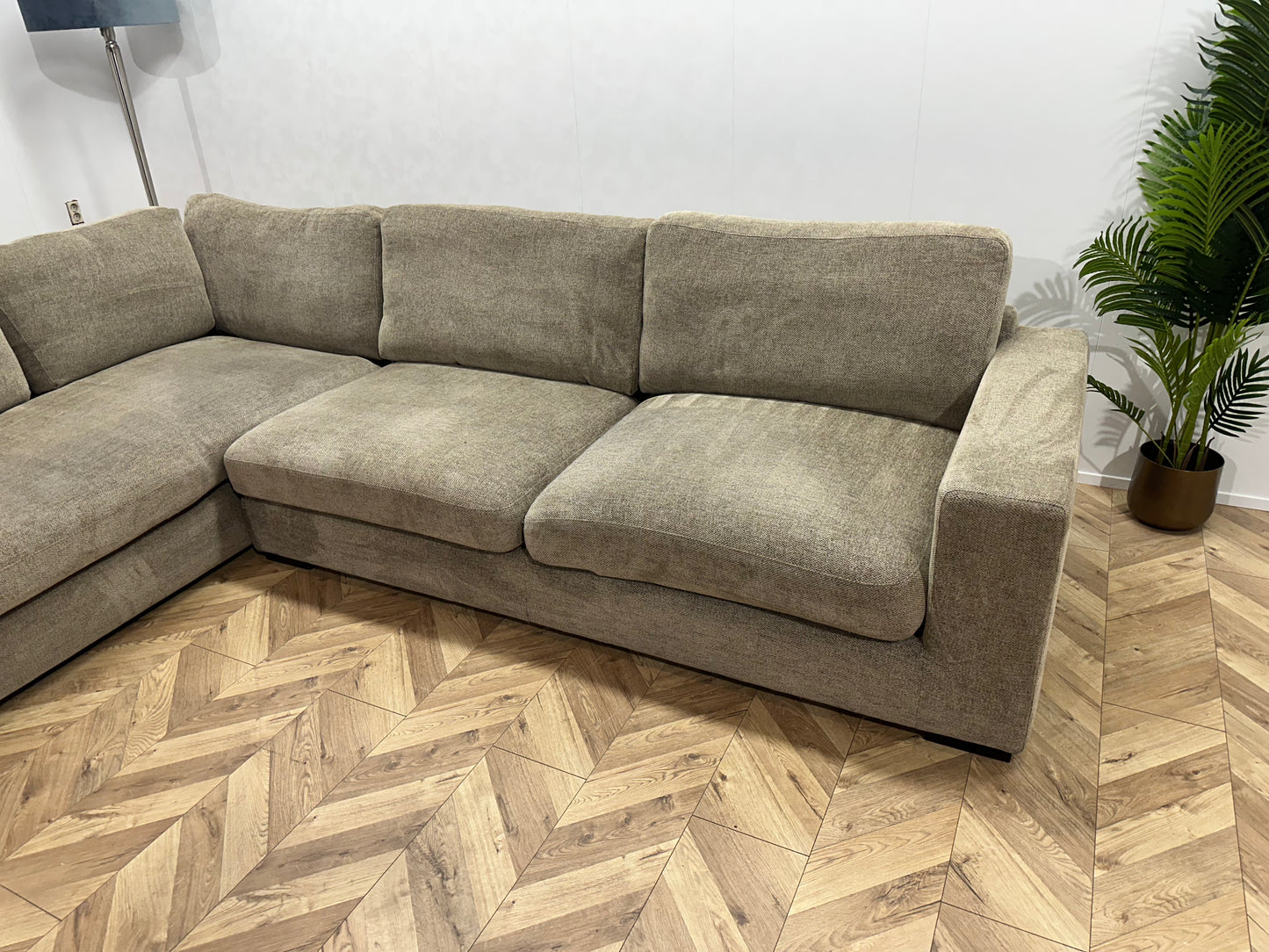 Ruime Beige Hoekbank ~ Losse Kussens Met Afneembare Hoezen