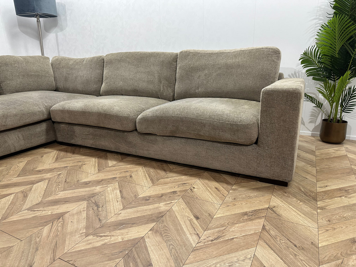 Ruime Beige Hoekbank ~ Losse Kussens Met Afneembare Hoezen