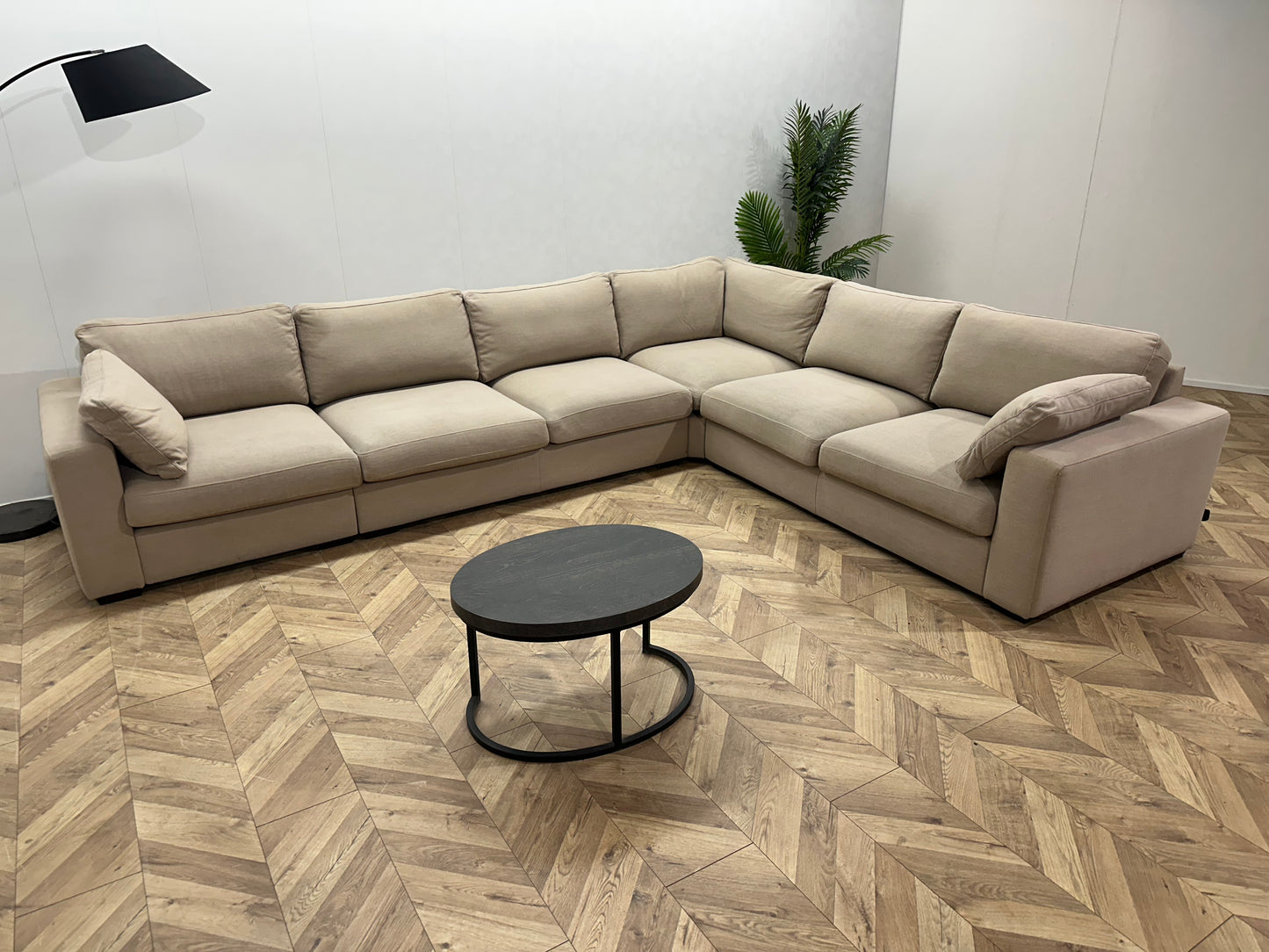 UrbanSofa Ruime Beige Hoekbank ~ Losse Kussens Met Afneembare Hoezen