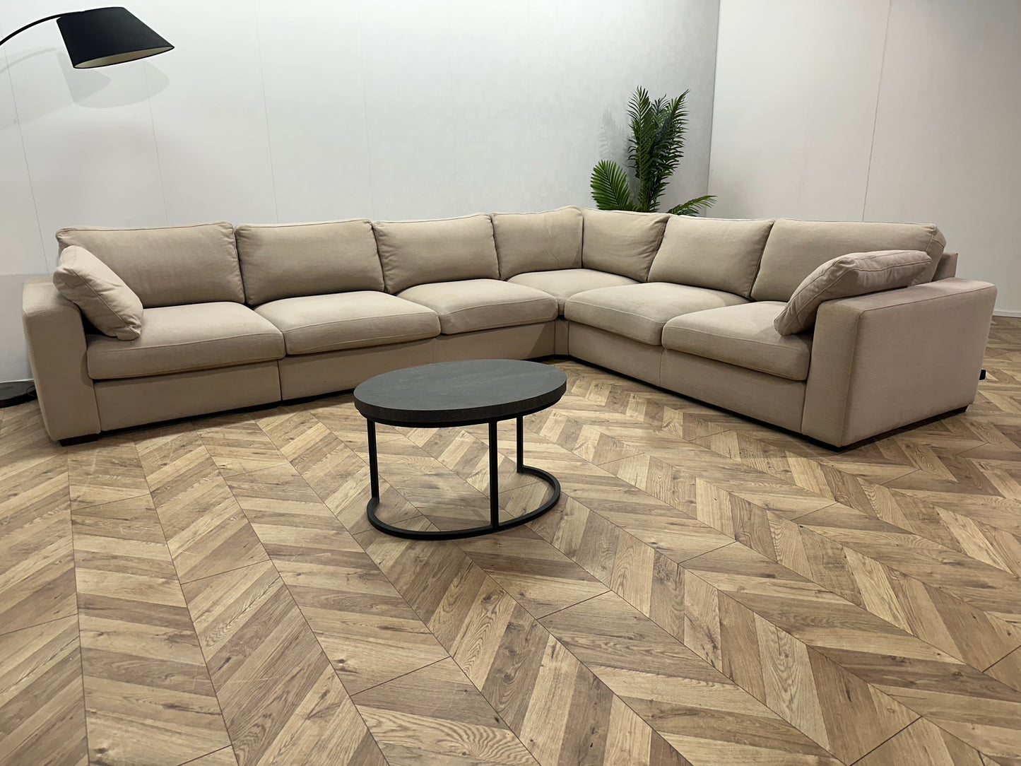 UrbanSofa Ruime Beige Hoekbank ~ Losse Kussens Met Afneembare Hoezen