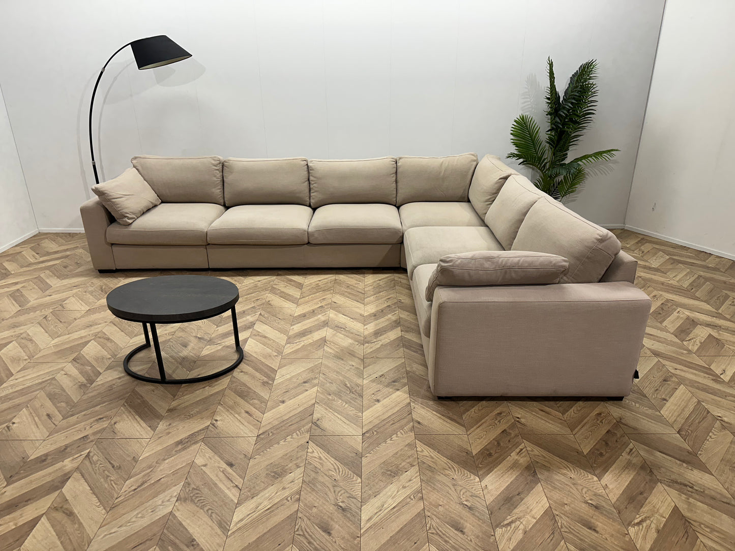 UrbanSofa Ruime Beige Hoekbank ~ Losse Kussens Met Afneembare Hoezen