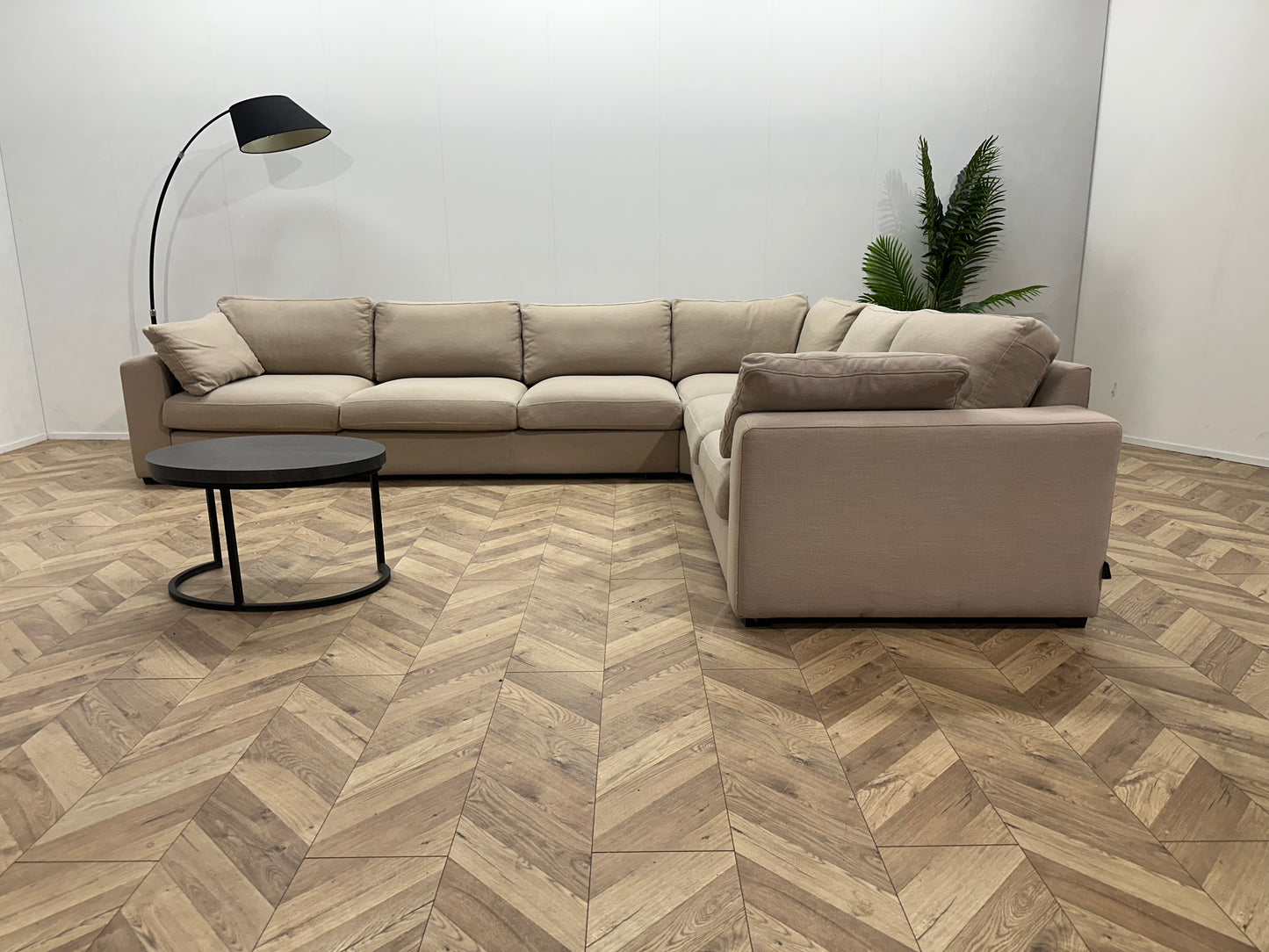 UrbanSofa Ruime Beige Hoekbank ~ Losse Kussens Met Afneembare Hoezen