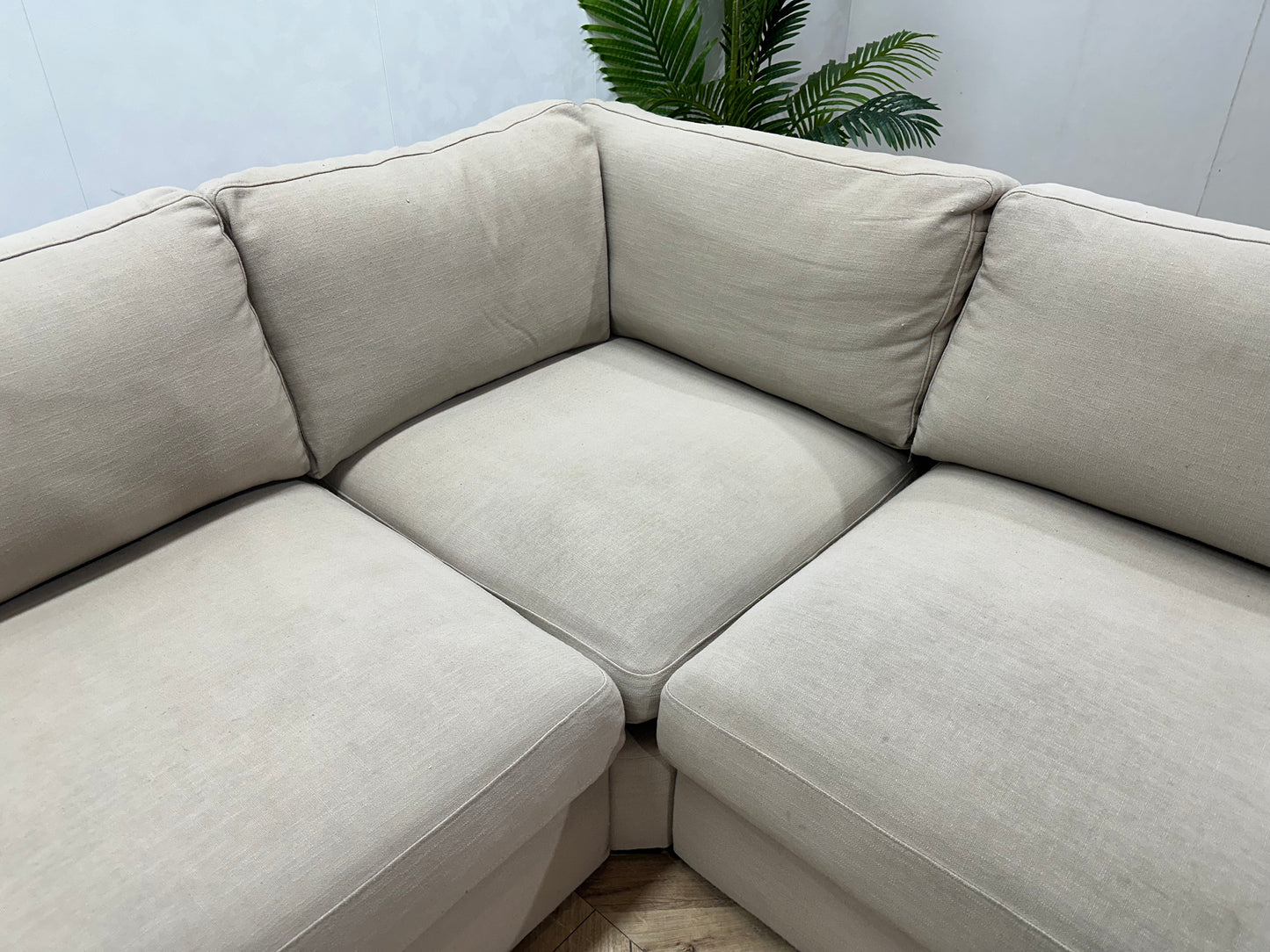 UrbanSofa Ruime Beige Hoekbank ~ Losse Kussens Met Afneembare Hoezen