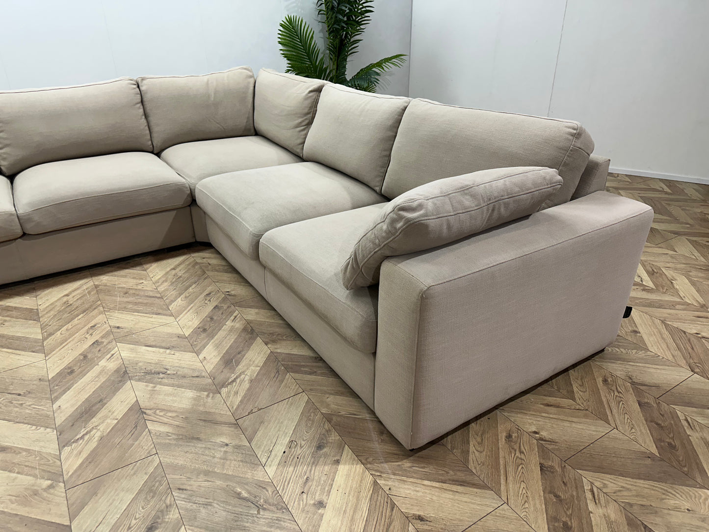UrbanSofa Ruime Beige Hoekbank ~ Losse Kussens Met Afneembare Hoezen