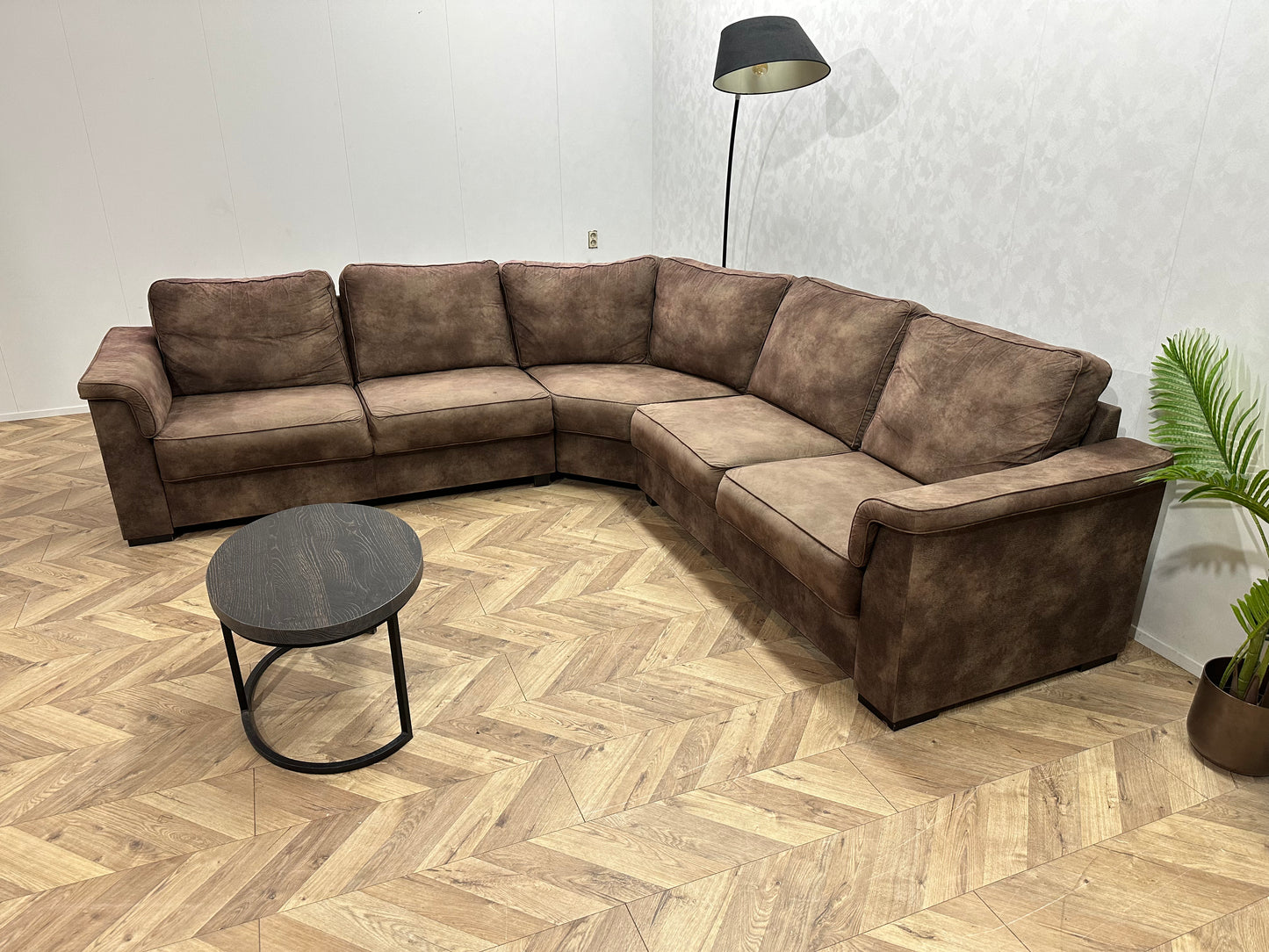 Bruine Stoffen Hoekbank ~ Vaste Kussens