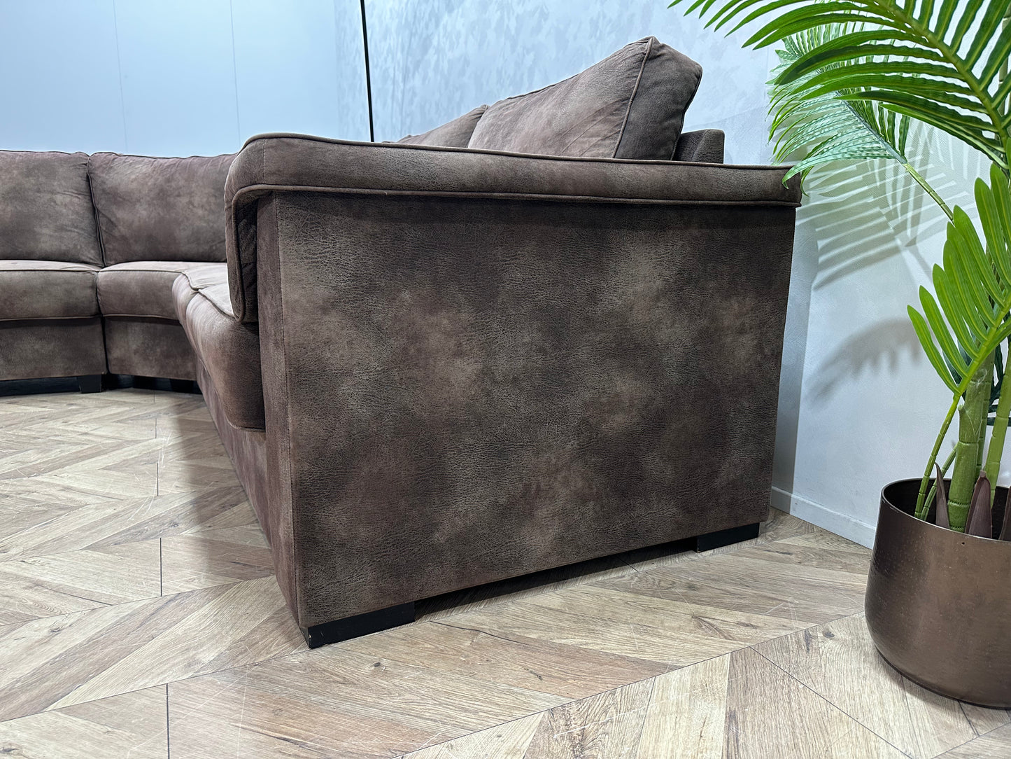 Bruine Stoffen Hoekbank ~ Vaste Kussens