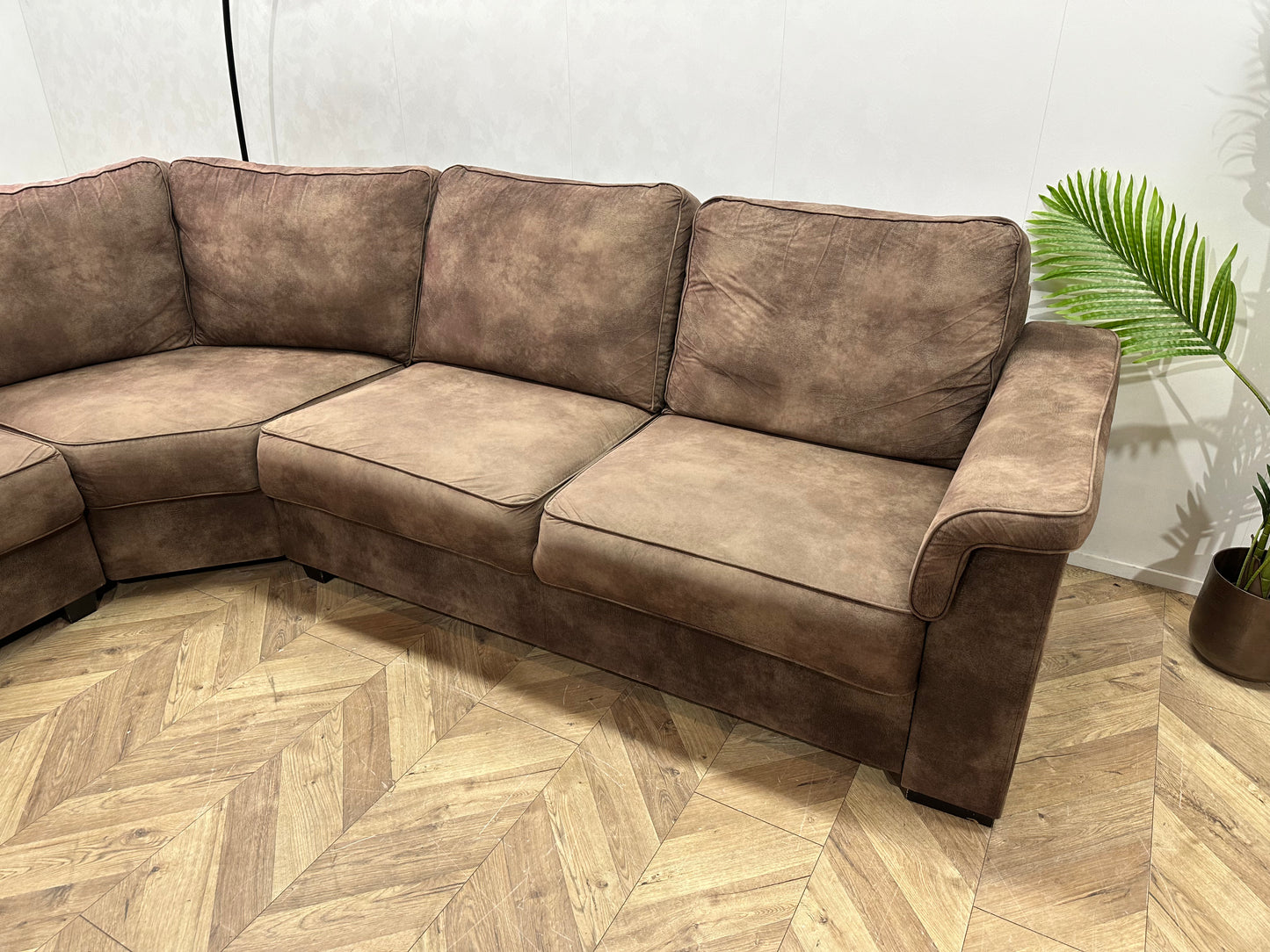 Bruine Stoffen Hoekbank ~ Vaste Kussens