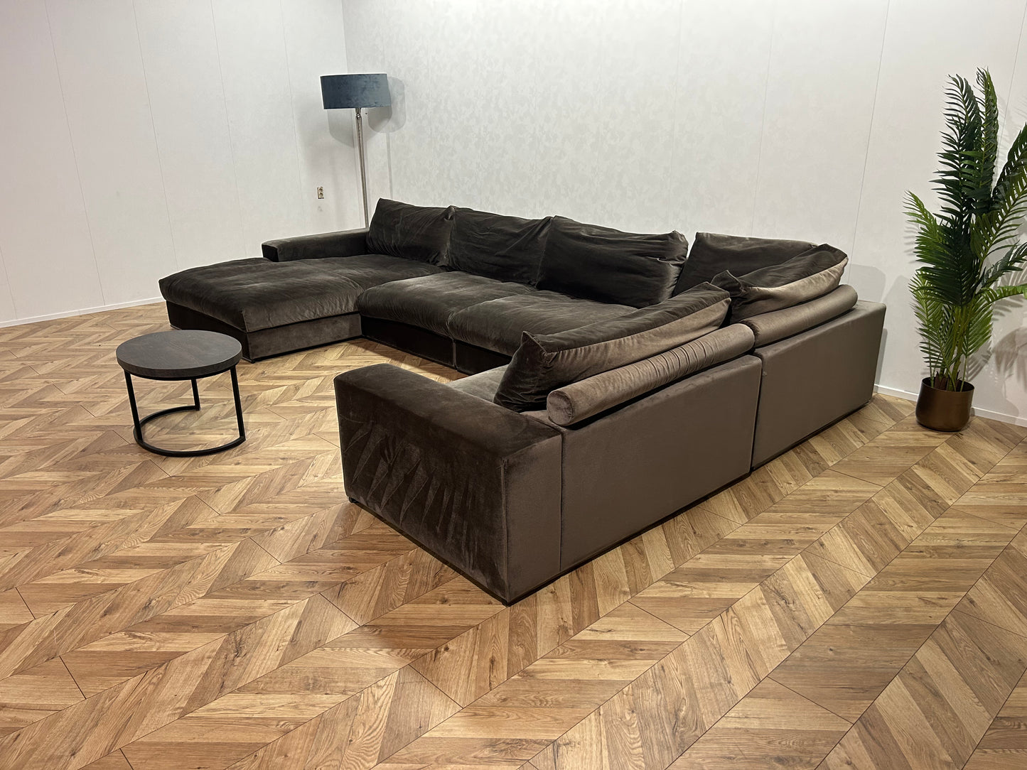 Ruime Grijze Velvet U Bank ~ Losse Kussens Met Afneembare Hoezen