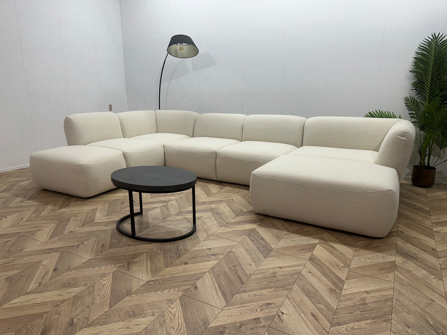 !Showroom Model! Crème Bouclé U Bank