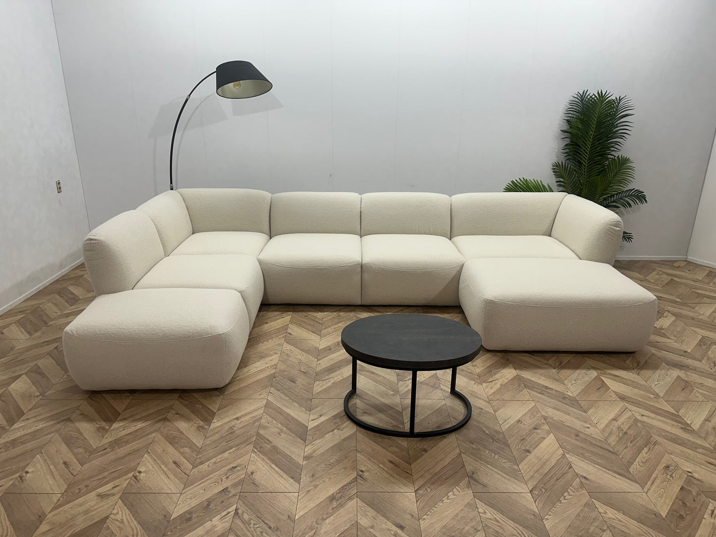 !Showroom Model! Crème Bouclé U Bank