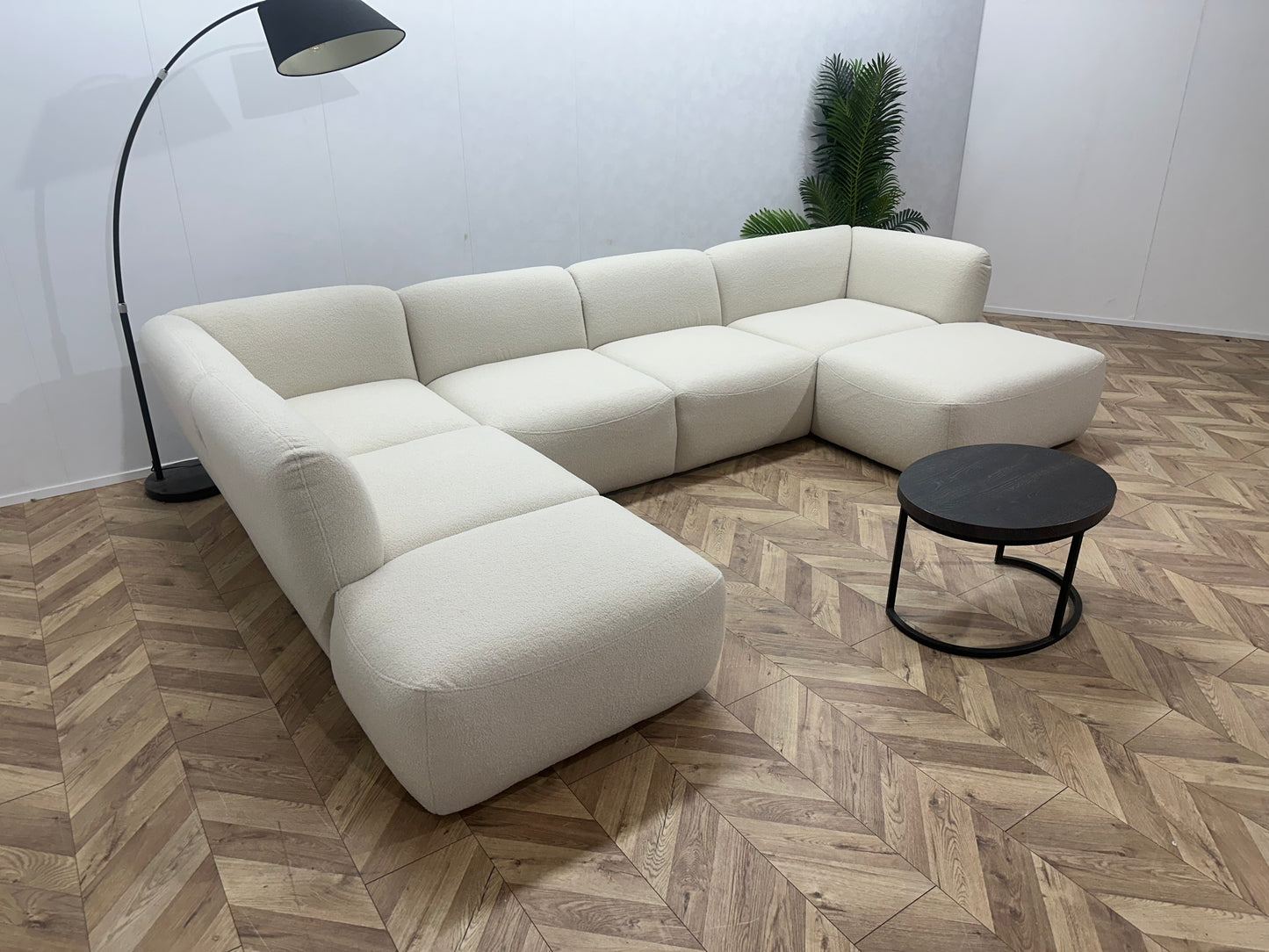 !Showroom Model! Crème Bouclé U Bank