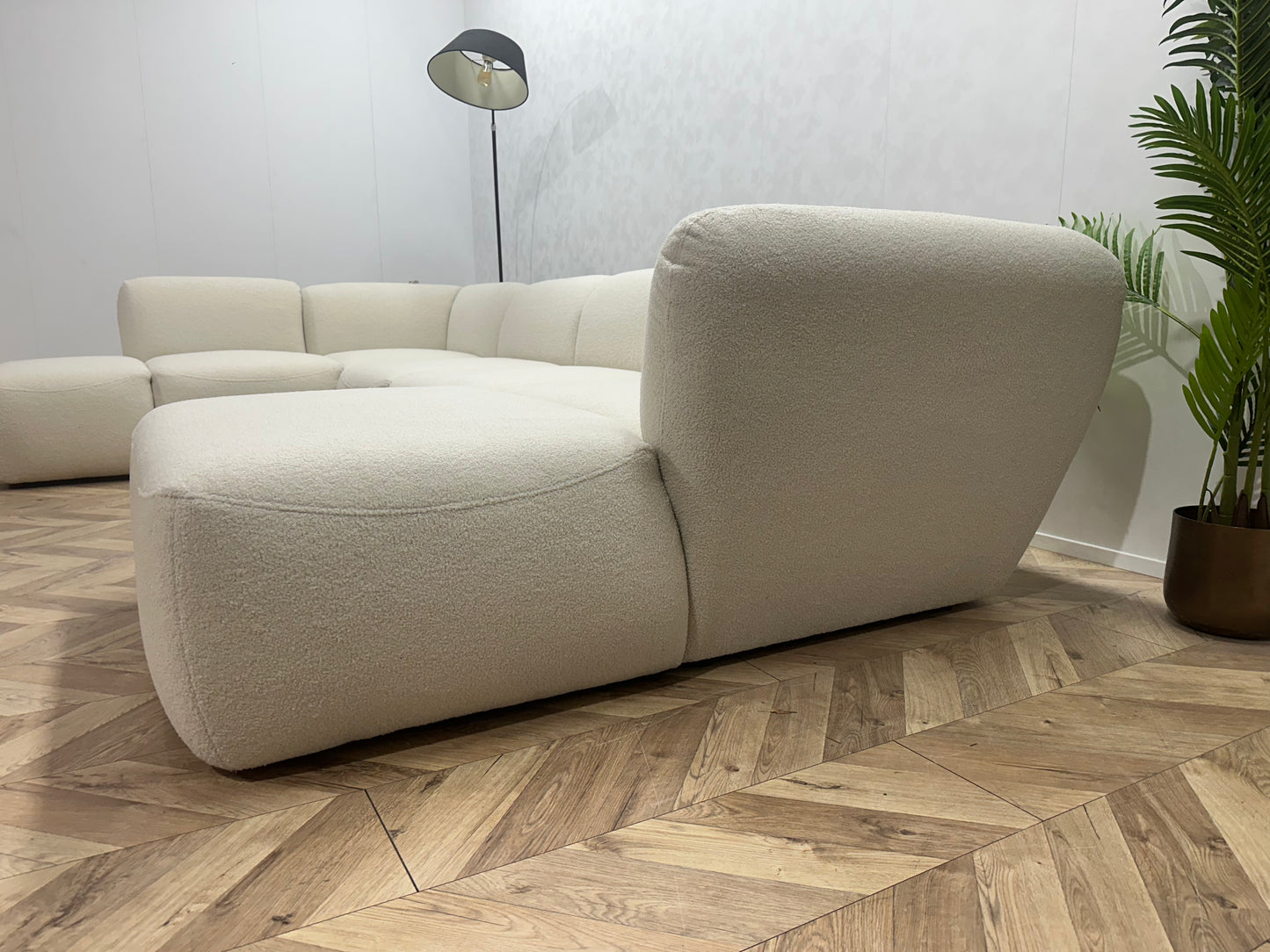 !Showroom Model! Crème Bouclé U Bank