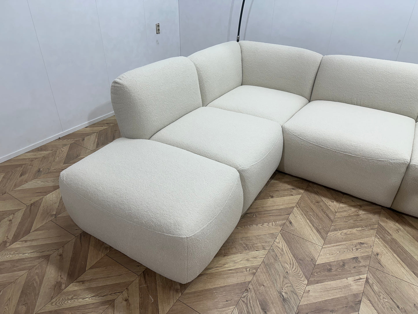!Showroom Model! Crème Bouclé U Bank