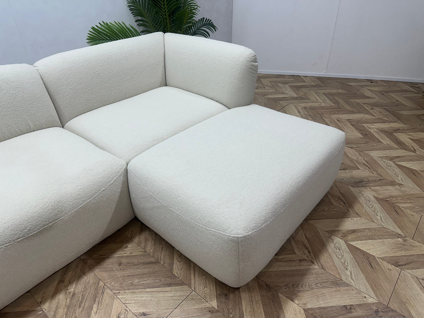 !Showroom Model! Crème Bouclé U Bank