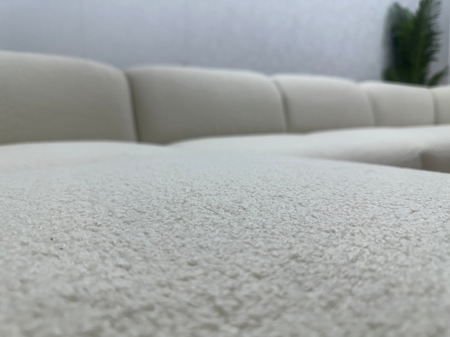 !Showroom Model! Crème Bouclé U Bank