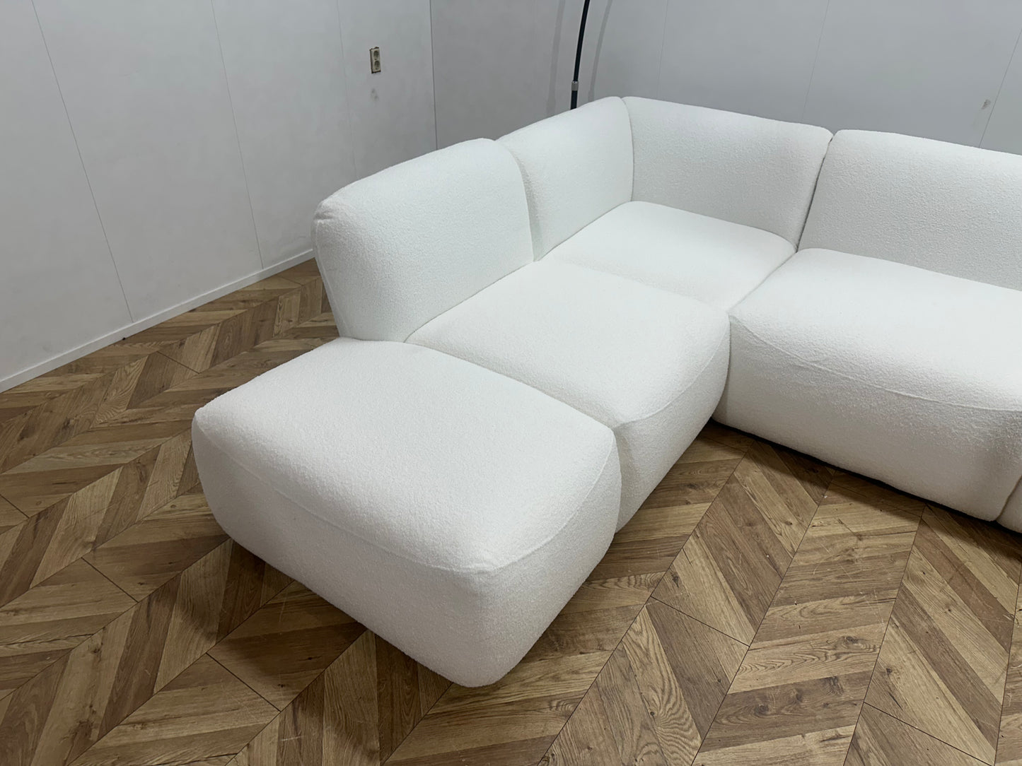!Showroom Model! Witte Bouclé U Bank