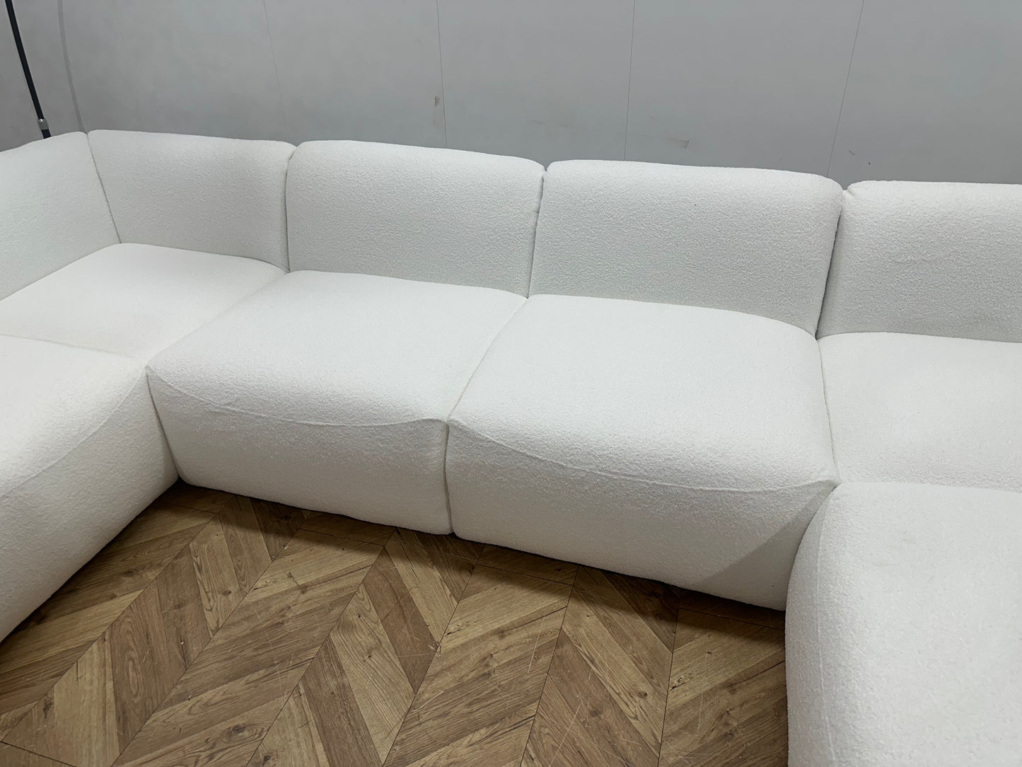 !Showroom Model! Witte Bouclé U Bank