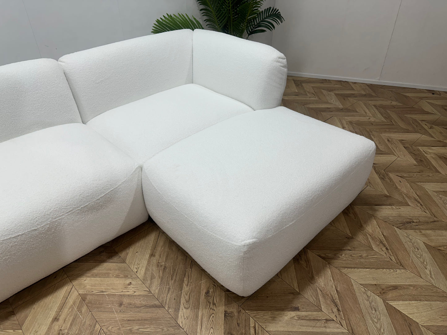 !Showroom Model! Witte Bouclé U Bank