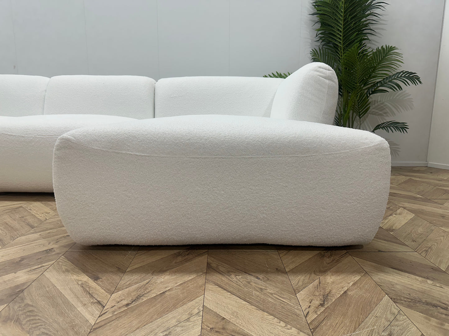 !Showroom Model! Witte Bouclé U Bank