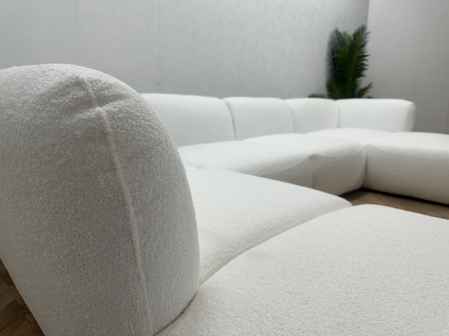 !Showroom Model! Witte Bouclé U Bank